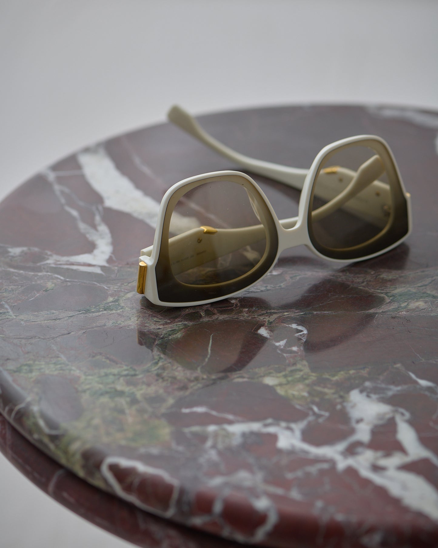 SUNGLASSES SIDE TABLE